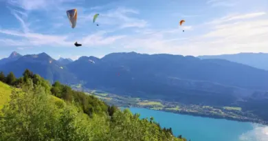 Annecy : mort d’un parapentiste après une chute dans le lac