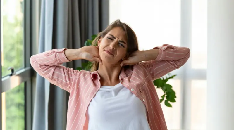 Douleurs cervicales inexpliquées : et si le stress en était la clé ?