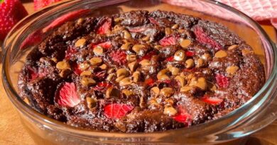 Gâteau Sans Farine, Sans Gluten, Sans Sucre : Choco-Fraises🍓 – Pour un Petit-Déjeuner Idéal