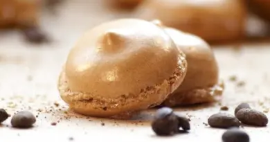 MERINGUES AU CAFÉ / Un jour Une recette