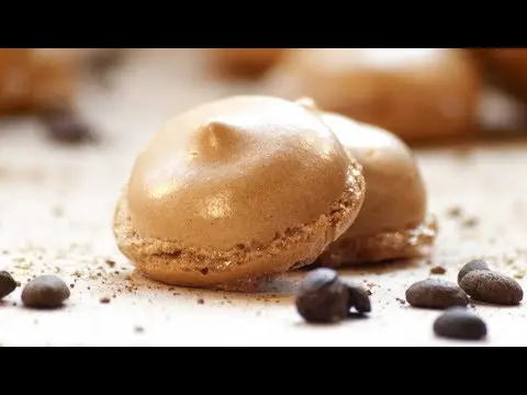 MERINGUES AU CAFÉ / Un jour Une recette
