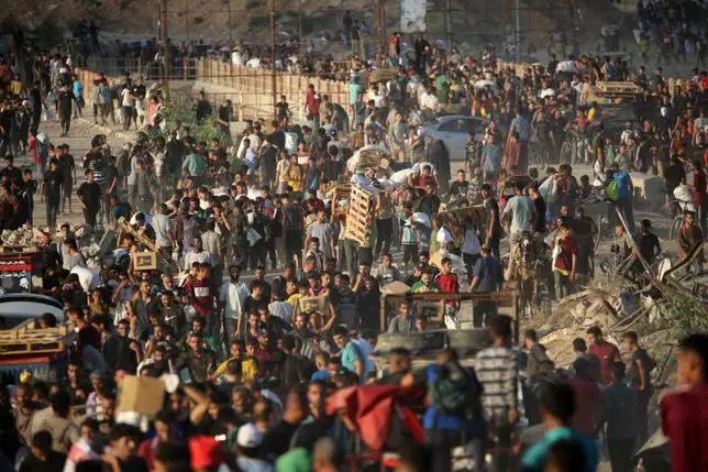 Selon “Ha’Aretz”, l’armée israélienne ordonne de tirer sur les distributions d’aide à Gaza