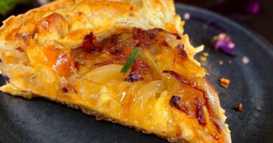 Tarte à l’Oignon et au Miel : 4 Ingrédients ! SANS OEUFS ! Recette Facile pour un Dîner Rapide