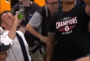 VDIEO. Finale Stade Toulousain-UBB : « Tu vas lui faire la bise à Macron ? » Bière cul sec et discours, la visite du président dans le vestiaire de Toulouse