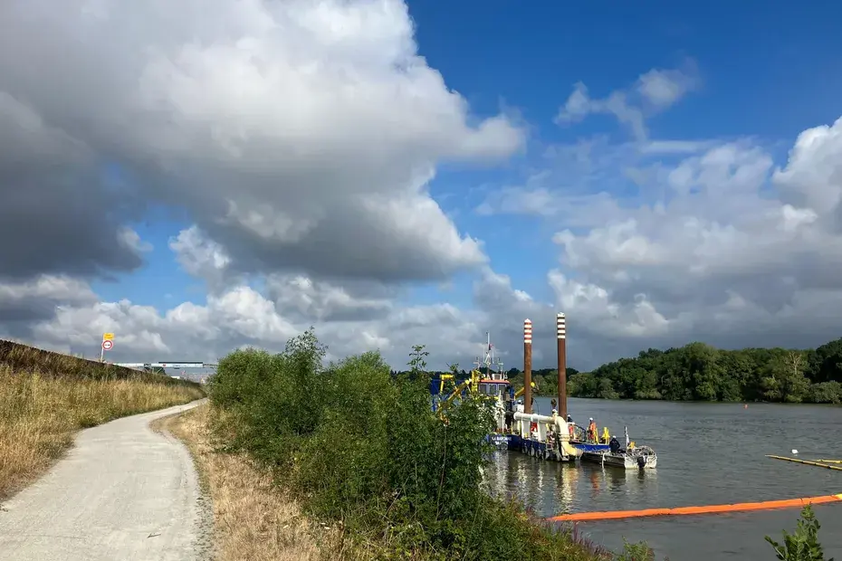 Pêche interdite, irisations en surface, une pollution sur la Loire après le naufrage d’un bateau