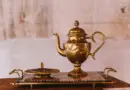 Cette artiste marie joaillerie et artisanat, elle expose ses oeuvres au musée de la Céramique de