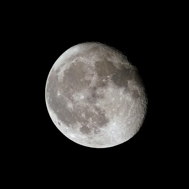 Astronomie : pourquoi peut-on observer autant d’étoiles filantes chaque été ?