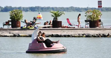 Au lac Balaton, bien-aimé des Hongrois, “la réalité rattrape la nostalgie”