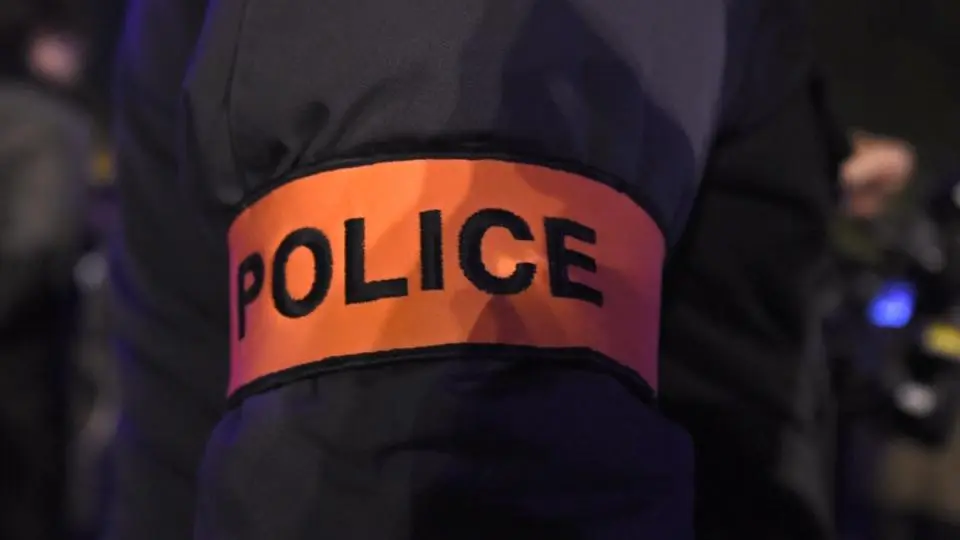 Béziers : une cinquantaine d’individus s’attaquent aux forces de l’ordre, un policier blessé et un appartement brûlé