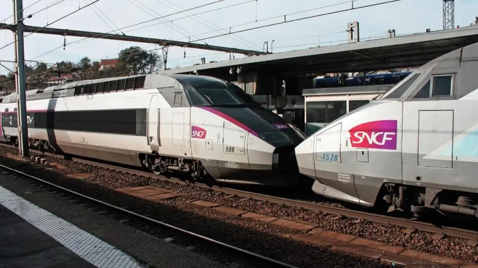 Bretagne : le conducteur d’un TGV oublie de s’arrêter en gare et laisse 80 passagers sur le quai