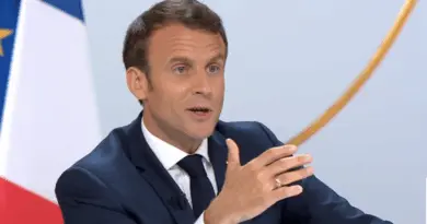 Budget 2026 : quand Emmanuel Macron n’était «pas favorable à la suppression des jours fériés» (vidéo)