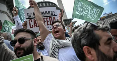 Caricature en Turquie : quatre responsables du magazine satirique en détention