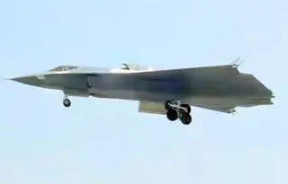 Ce nouveau chasseur chinois atterrit là où personne n’osait poser un avion