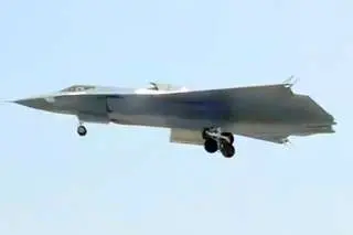 Ce nouveau chasseur chinois atterrit là où personne n’osait poser un avion