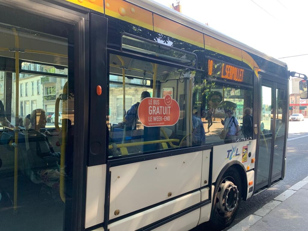 « C’est chouette !  » : à Limoges, les bus sont désormais gratuits le week-end, et toute la semaine pour les seniors