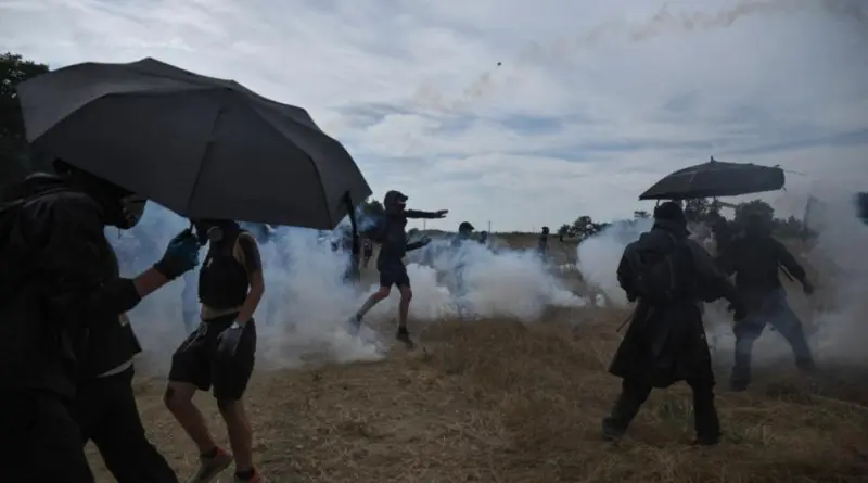 Chantier de l’A69 : une première journée de manifestation émaillée par de multiples incidents
