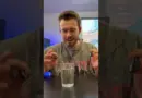 Créer un tourbillon avec un verre d’eau + 2 piles