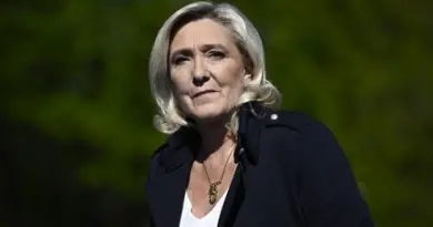 DIRECT. Budget 2026 : « Si François Bayrou ne revoit pas sa copie, nous le censurerons », réagit Marine Le Pen