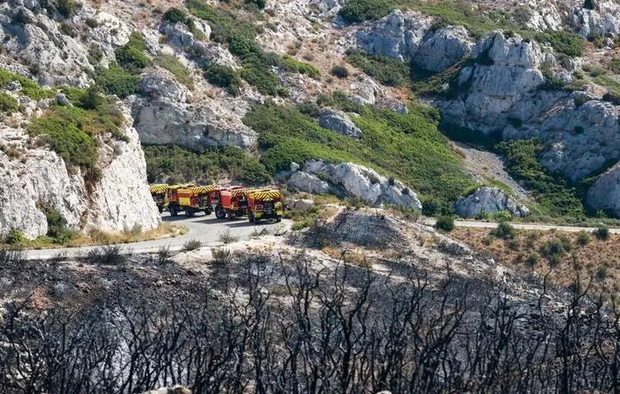 Des centaines d’hectares brûlés, autoroute bloquée dans l’Hérault… Le point sur les incendies  (Ouest-France)