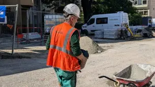 Désinfox. Budget 2026 : les Français travaillent-ils vraiment 100 heures de moins que les Allemands ?