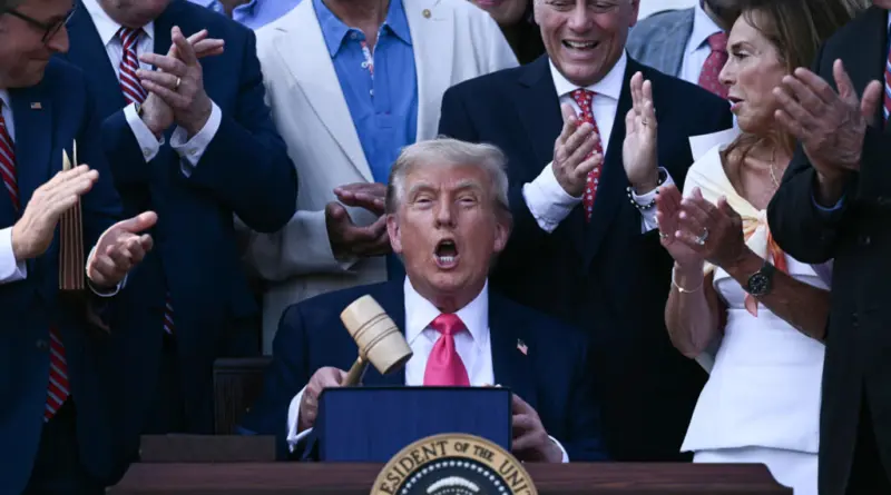 Donald Trump promulgue sa loi « Big Beautiful Bill » le jour de la fête nationale