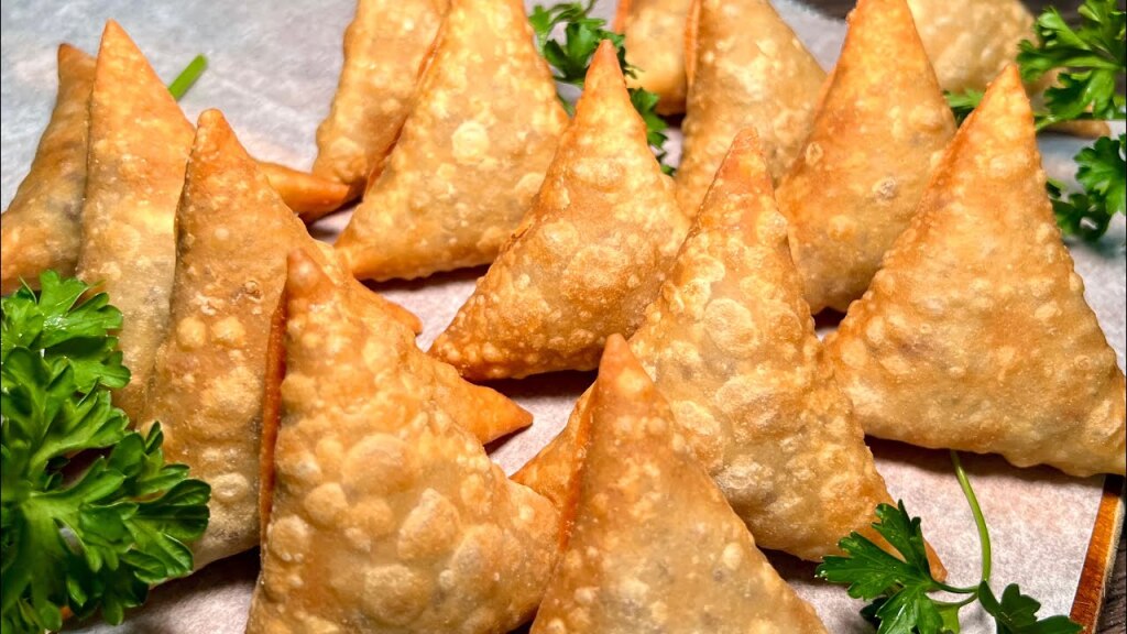 Easy HIGH-PROTEIN Vegetarian Samosa Recipe with Crispy Homemade  Wraps