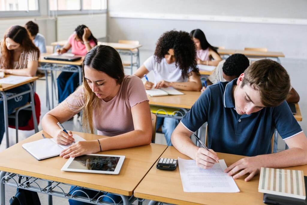 Éducation : près d’un enfant sur deux en 3ème n’a pas le niveau en français et en mathématiques