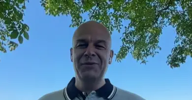 «Elle est complètement déconnectée» : le patron de la FNSEA répond à Sandrine Rousseau après ses propos polémiques sur les agriculteurs
