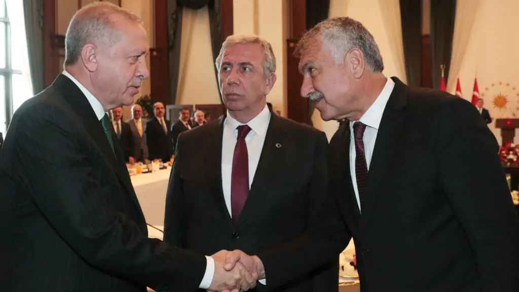 En Turquie, les arrestations de maires issus de l’opposition se poursuivent