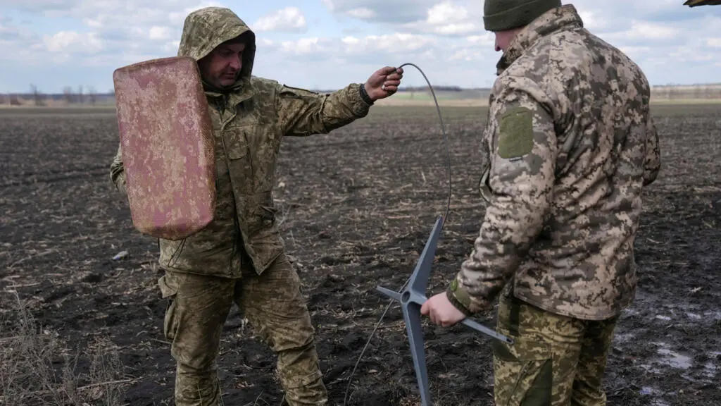 En Ukraine, une panne mondiale des satellites Starlink perturbe les communications militaires
