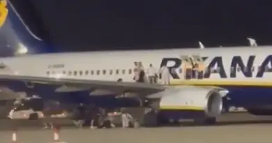 Espagne : le débarquement en urgence d’un vol Ryanair après une fausse alerte incendie entraîne des blessés