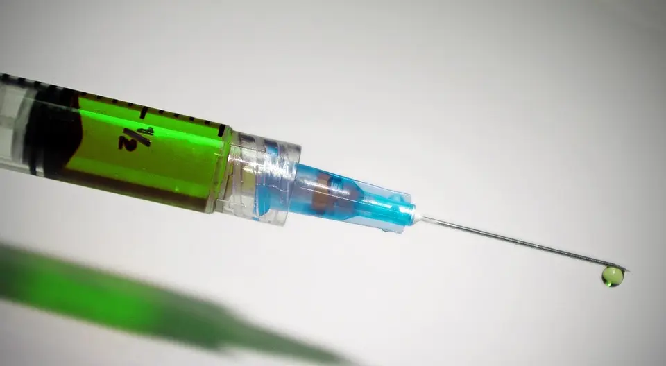 Et si la solution à la maladie de Parkinson se trouvait… dans ce sirop pour la toux ?