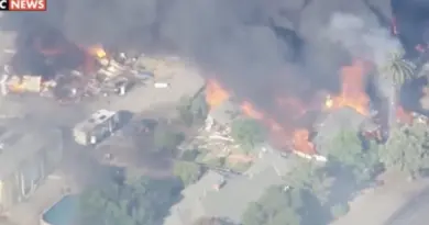 Etats-Unis : les images incroyables d’une usine de feux d’artifice en train d’exploser (vidéo)