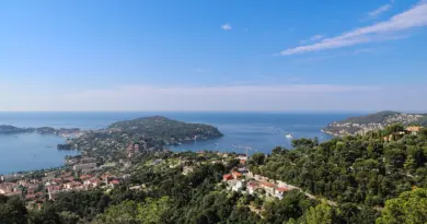 FREJUS : Les sapeurs-pompiers interviennent pour un incendie dans un appartement