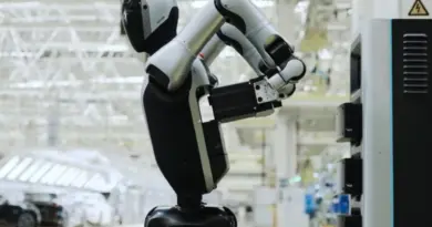 Fascinant ou flippant ? Ce robot humanoïde est capable d’échanger lui-même ses propres batteries !