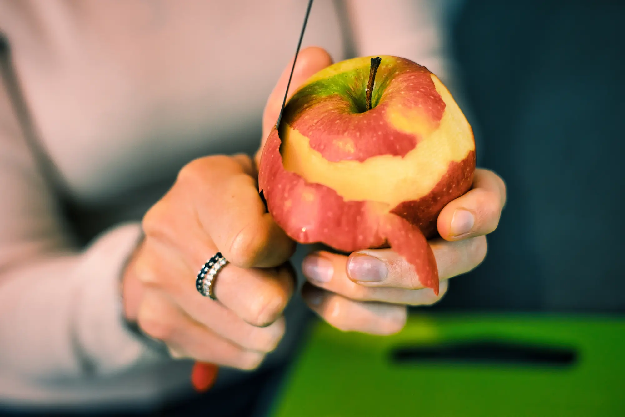 Faut-il manger la peau des pommes ? Ce que vous gagnez (ou risquez) vraiment à chaque bouchée