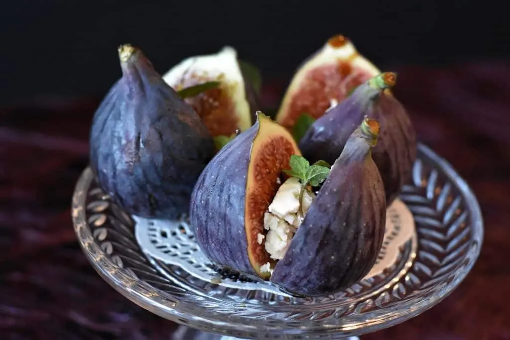 Figues farcies au chèvre miel rôties au four