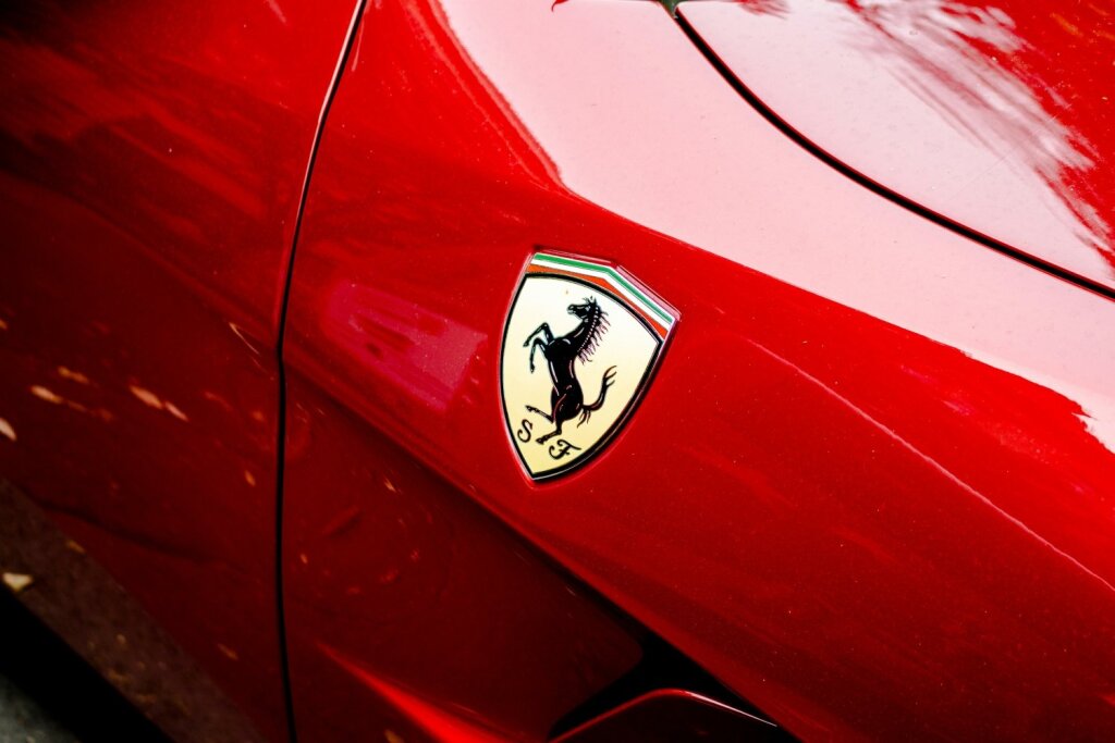Il est si riche qu’il oublie sa Ferrari chez le garagiste pendant 10 ans