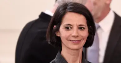 «Il y a la joie de mon père et des miens, et aussi l’aigreur des autres qui ne gâte rien» : Sophia Aram réagit à la polémique autour de sa Légion d’honneur