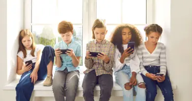 Ils avaient tous un smartphone avant 10 ans : aujourd’hui, les chercheurs tirent la sonnette d’alarme