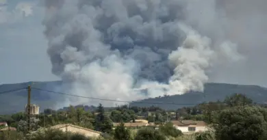 Incendie dans l’Aude : un feu parcourt 1.450 hectares près de Narbonne, les habitants évacués et l’A9 fermée