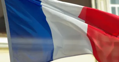 Incendies à Martigues, dans la forêt de Brocéliande, à Fréjus… Des feux sous contrôle mais une vigilance maintenue