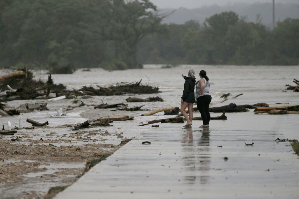 Inondations au Texas : les coupes budgétaires de Trump ont-elles fragilisé le système d’alerte ?