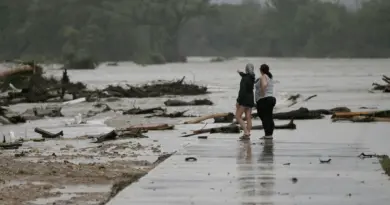 Inondations au Texas : les coupes budgétaires de Trump ont-elles fragilisé le système d’alerte ?