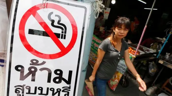 Interdiction de fumer dans les lieux publics : la Thaïlande applique des règles strictes depuis 20 ans