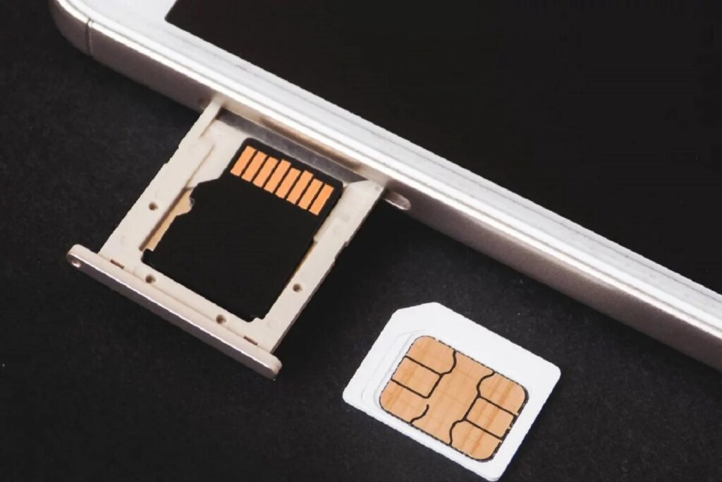 « J’ai reçu un SMS et les ennuis ont commencé » : c’est quoi l’arnaque à la carte SIM qui fait un carnage en France ?