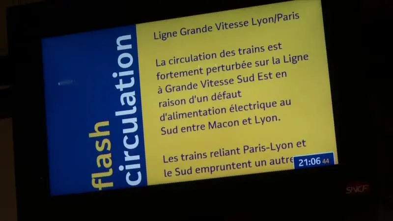 « Je ne sais pas si on partira ce soir »: jusqu’à 4h30 de retard à la gare de Lyon suite à un incident électrique provoqué par la foudre
