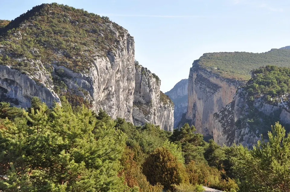 « J’en ai le souffle coupé, c’est super beau » : l’espace intergénérationnel « Les Alpilles » inauguré à Arles