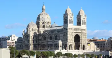 Job dating dans le secteur de la petite enfance : la Ville de Marseille recrute et soigne ses agents