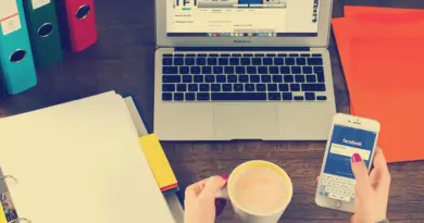 Jours fériés et semaine de congé monétisée : le gouvernement sème la confusion sur le temps de travail et l’emploi